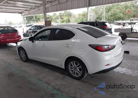 2017 Toyota Yaris Ia z USA, uszkodzony, nr VIN 3MYDLBYVXHY154013